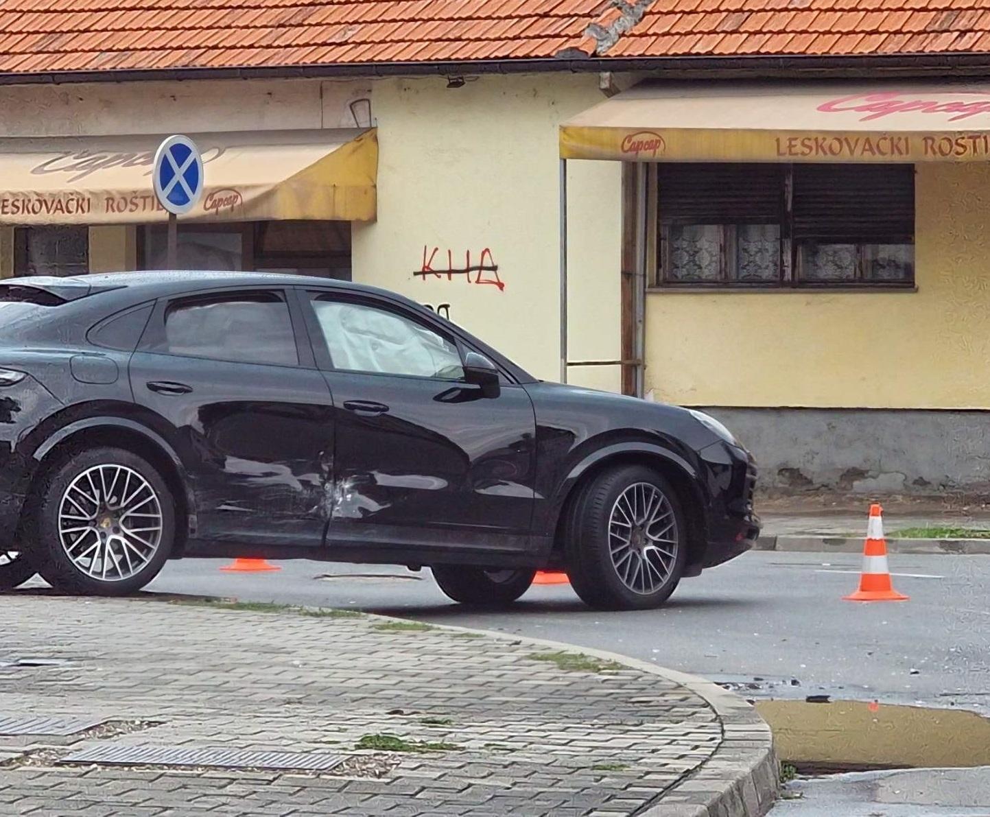 Vozač skupocjenog automobila pijan izazvao nesreću u Bijeljini, a onda prijetio policajcima