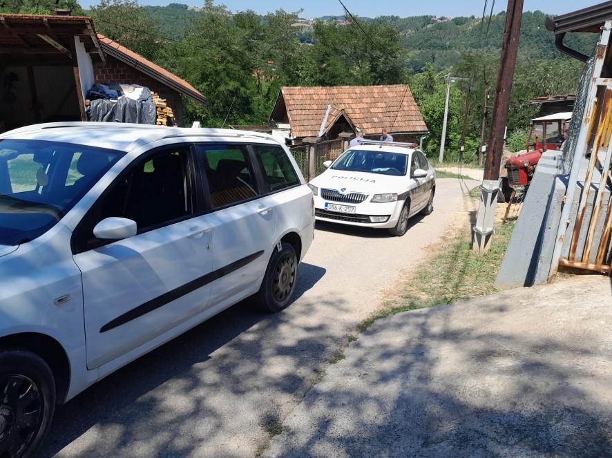 Policija tokom uviđaja na nesreći dan prije napada - Avaz