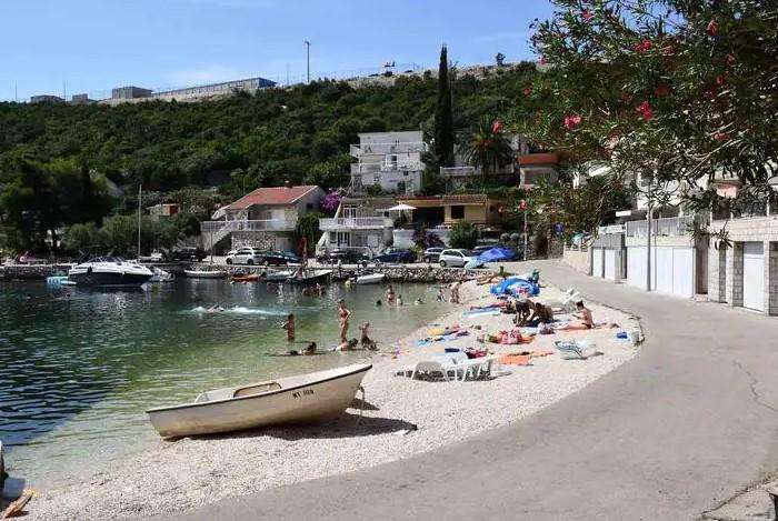 More na plaži Duboka u Slivnom ponovo čisto