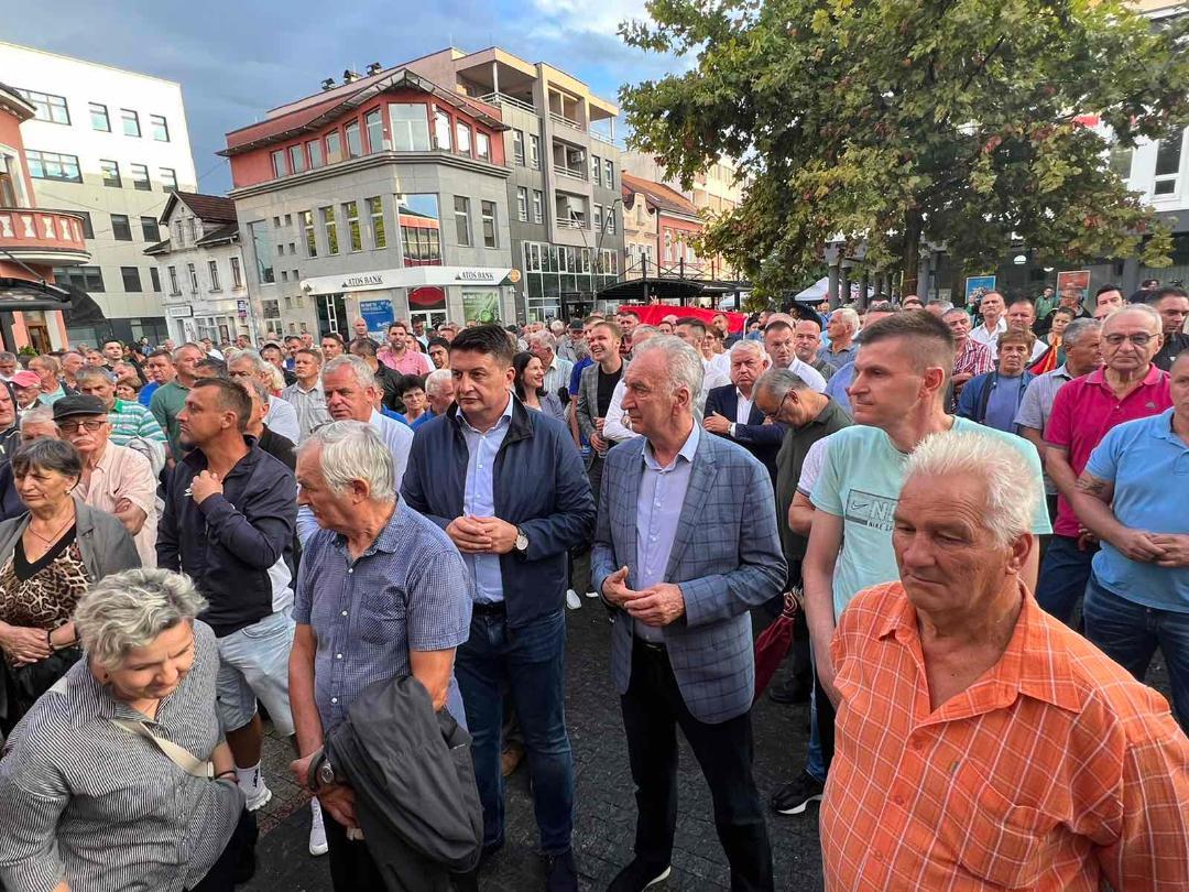 Opozicionari na protestu protiv prodaje rudnika