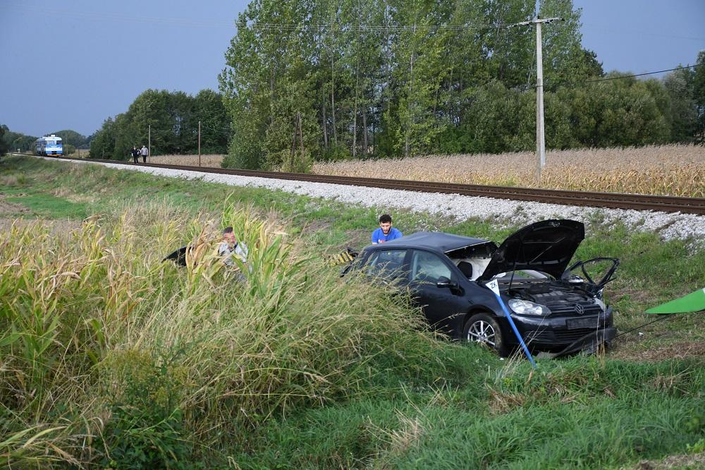 Policija se oglasila o teškoj nesreći u kojoj su stradale tri osobe: Djevojka se nije zaustavila na znak STOP