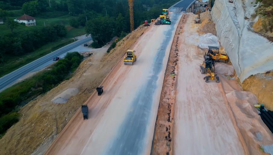 Počinju sanacioni radovi i stupa obustava saobraćaja na putu Tarčin-Bradina