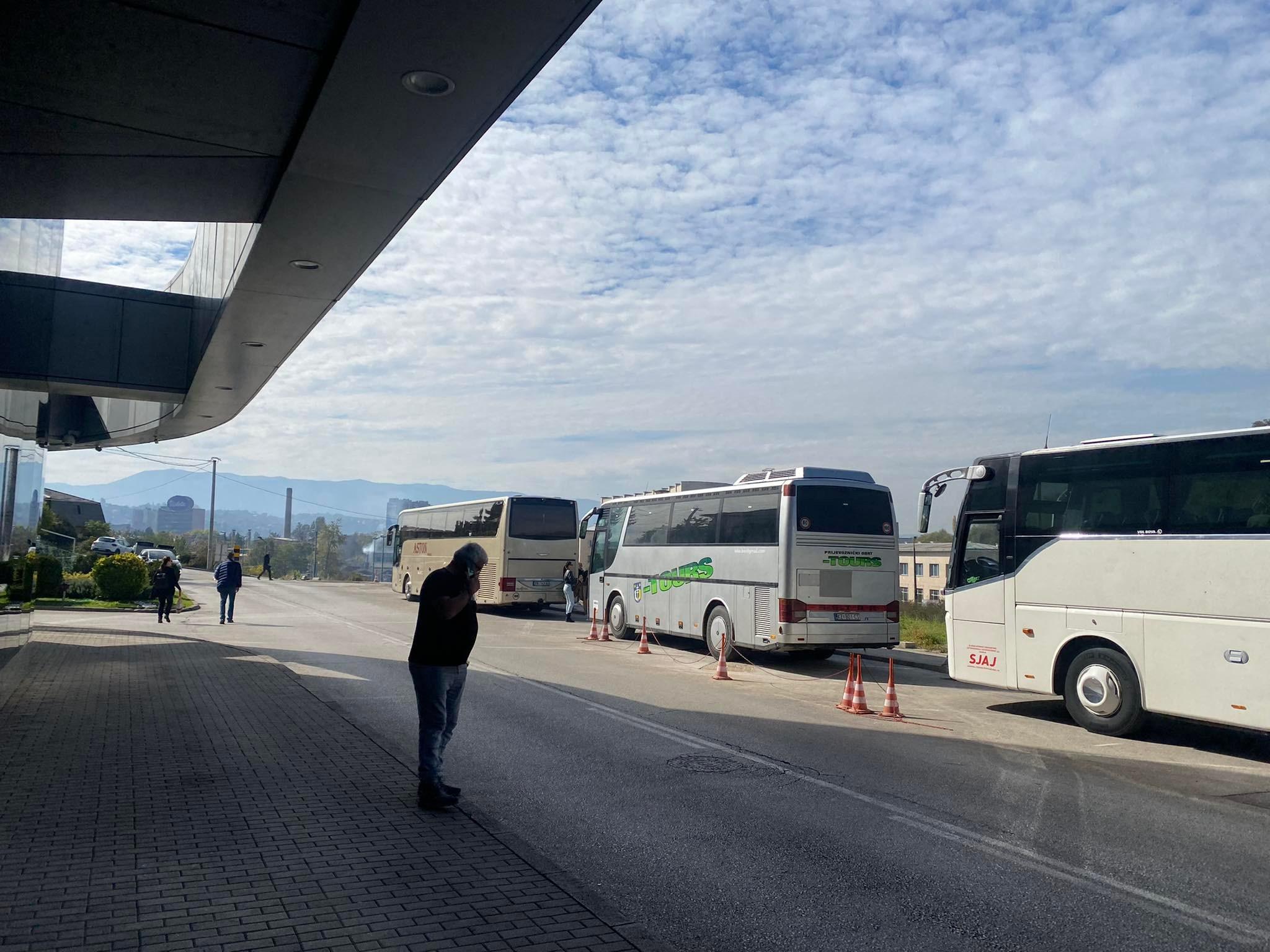 Autobusi kojima su turisti stigli u Sarajevo - Avaz