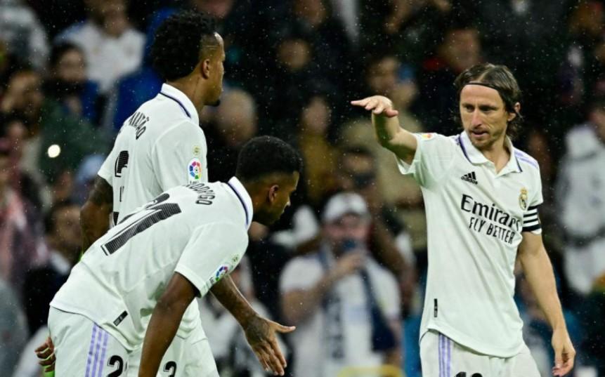 Real siguran protiv Sevilje: Blistali Modrić, Valverde i Vinisijus