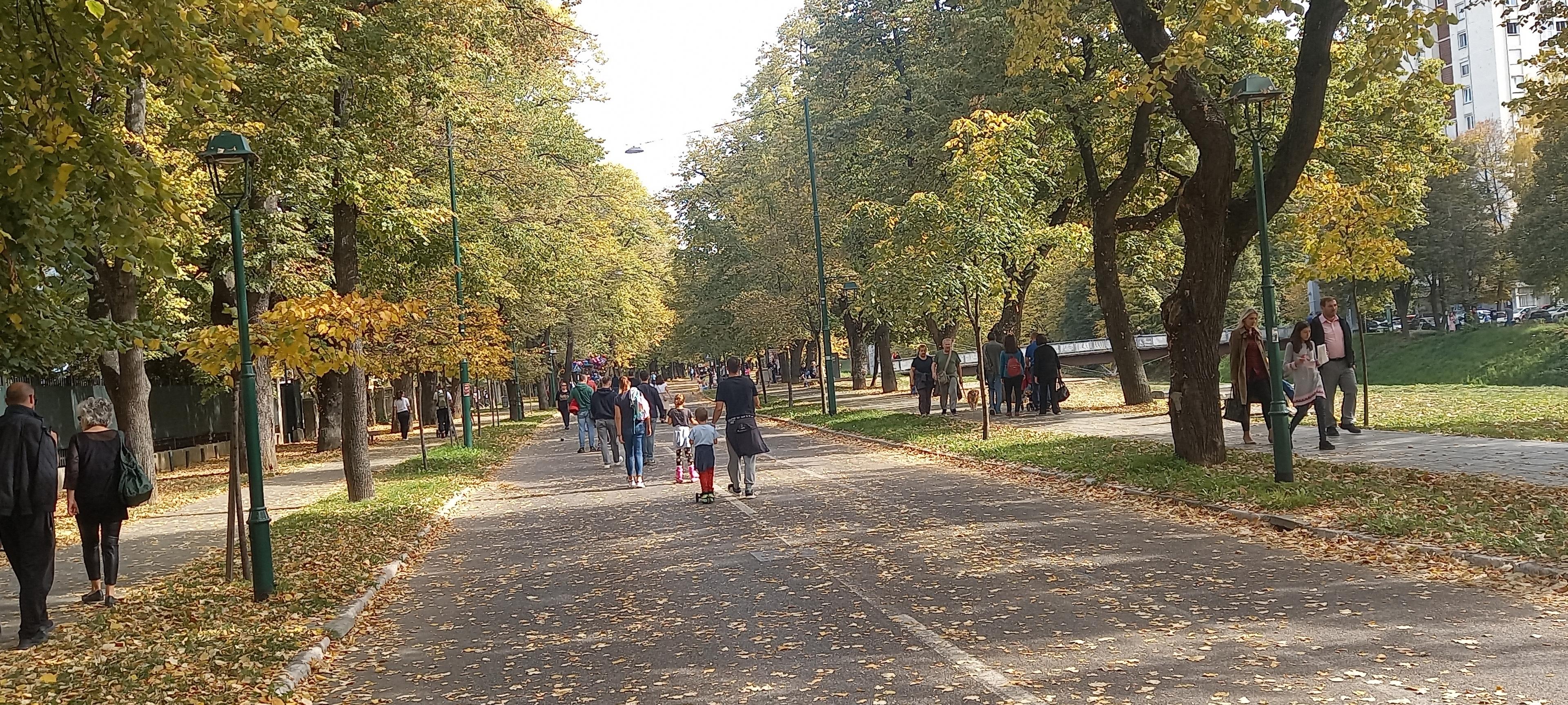 Prošetali smo Vilsonovim šetalištem: Sunce izmamilo Sarajlije napolje