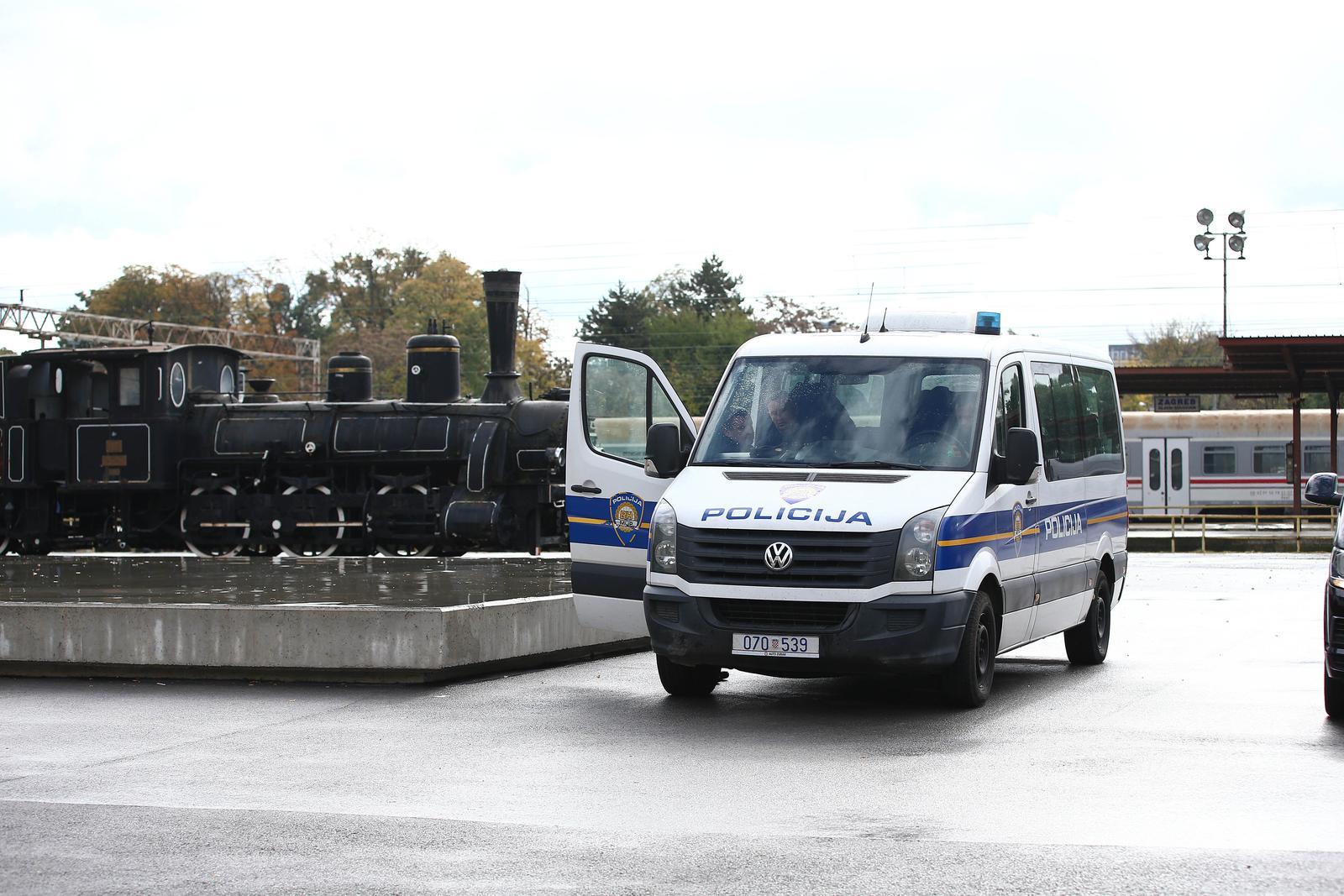 Beskućnik slomio šaku policajcu ispred stanice u Zagrebu: Dobio godinu i po zatvora