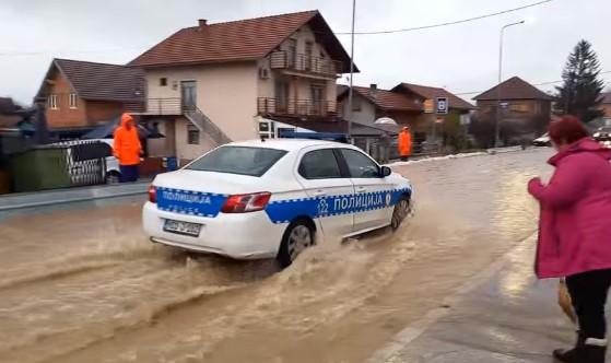 Poplavljeni brojni objekti - Avaz