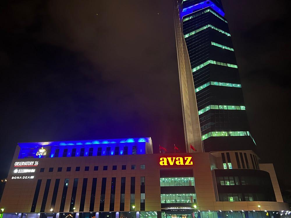 "Avaz Twist Tower" u plavoj boji - Avaz