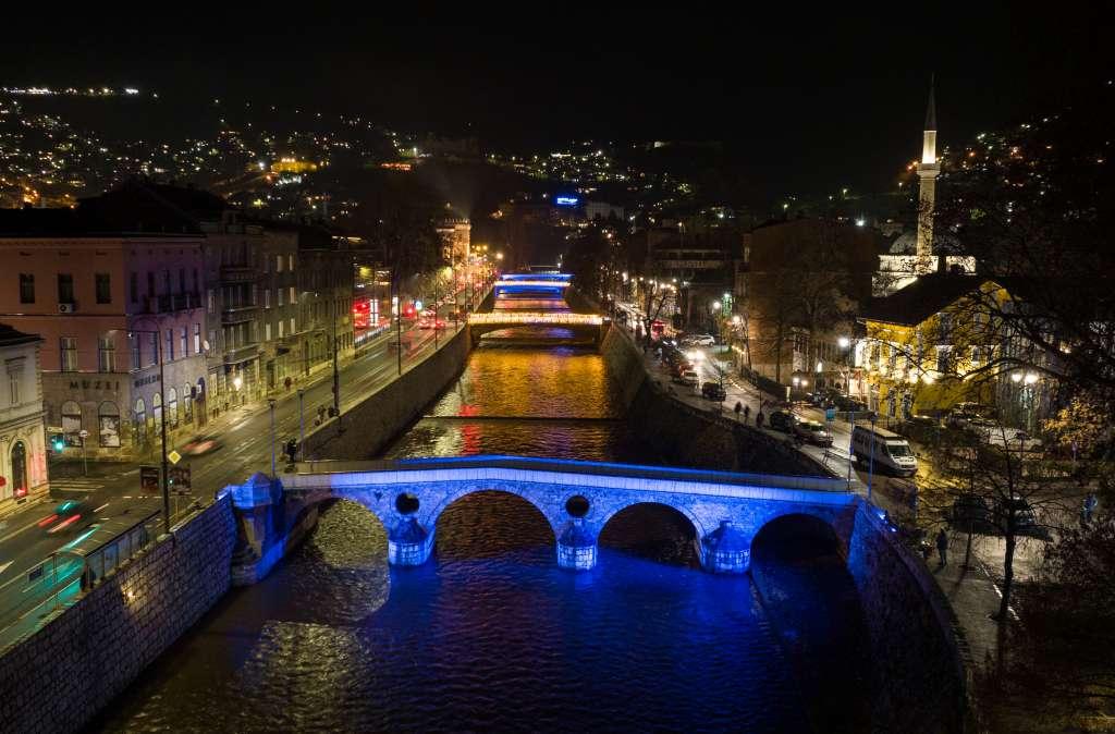 Sarajevski mostovi u bojama Evropske unije povodom dodjele kandidatskog statusa za BiH