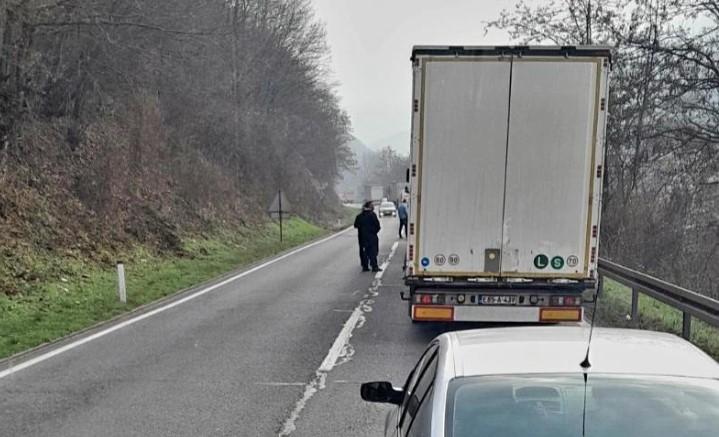 Nesreća kod Zenice: Povrijeđeno pet osoba, saobraćaj obustavljen