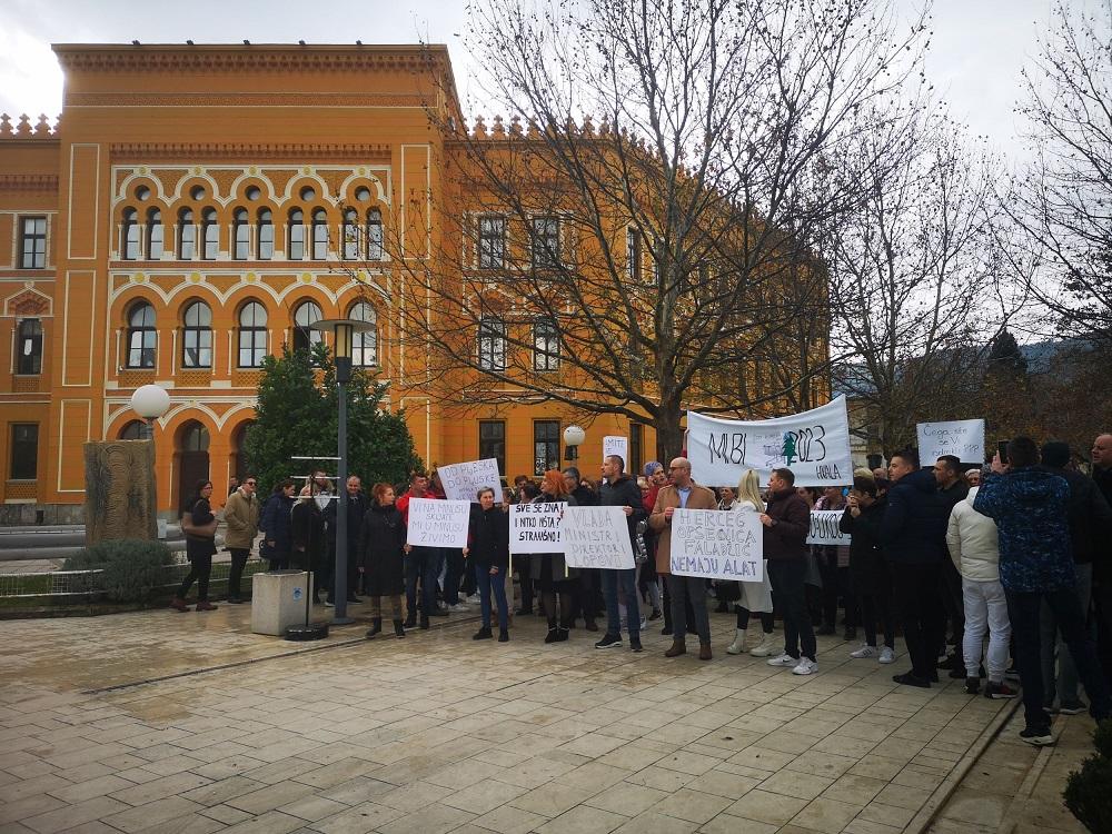 S protesta: Ogorčeni i diskriminirani - Avaz