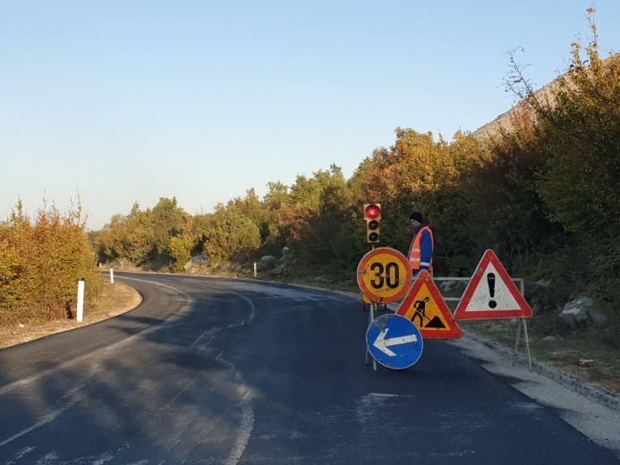 Stanje na cestama: Radovi na pojedinim dionicama usporavaju saobraćaj