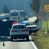 Saobraćajna nesreća kod Olova: Učestvovala tri vozila, jedno se prevrnulo