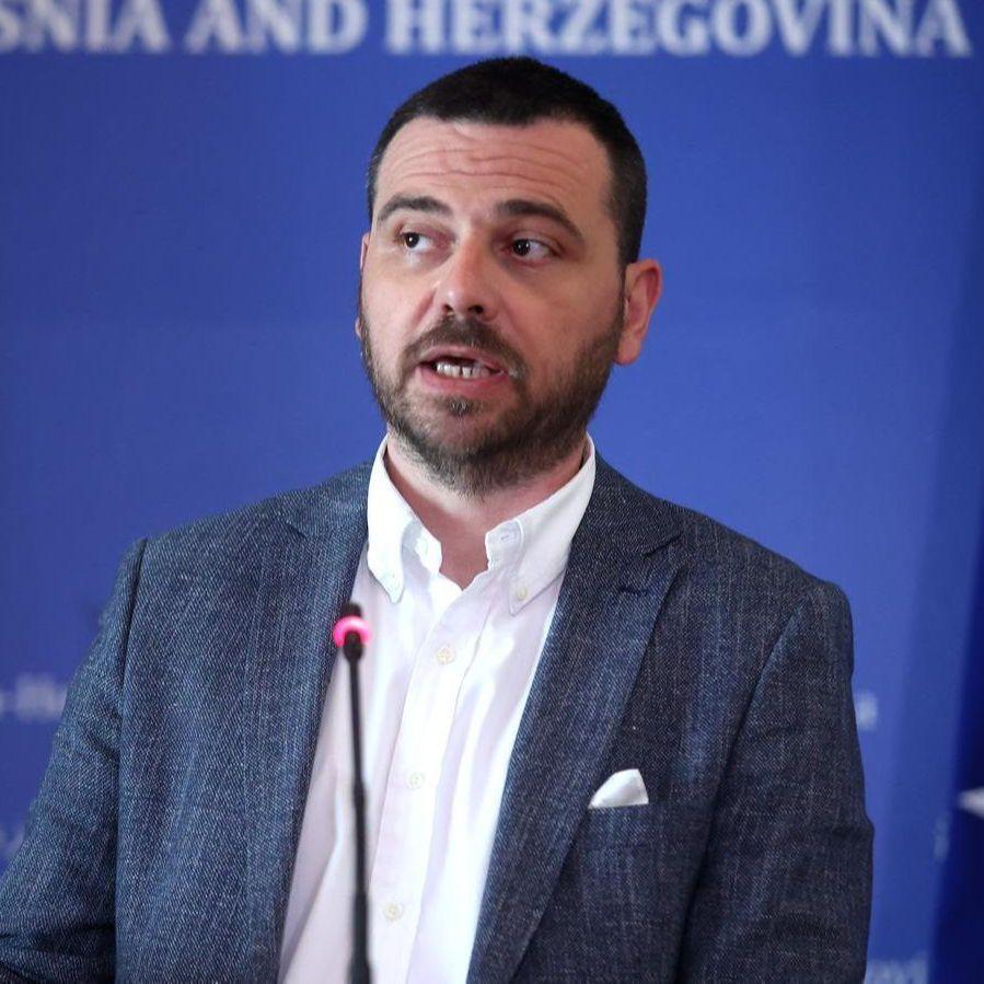 Magazinović: Ustavnopravna komisija dala zeleno svjetlo za povećanje kazne za parking na mjestu predviđenom za osobe sa invaliditetom 