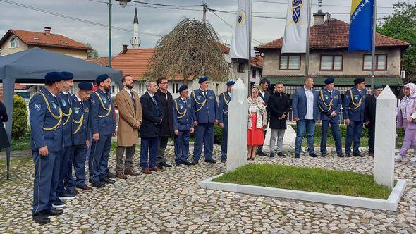 S polaganja cvijeća na Kovačima - Avaz