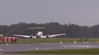 Pogledajte kako je avion u Australiji sletio s uvučenim točkovima