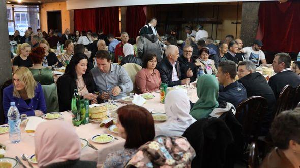 Iftar u Banovićima - Avaz