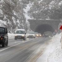 Vozači, oprezno: Poledica na cesti pravi probleme