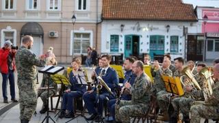 Tuzla: Održan koncert vojnih orkestara Oružanih Snaga BiH i SAD-a