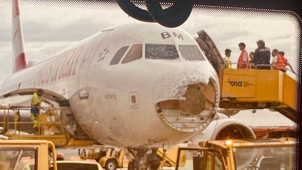 Oštećeni avion - Avaz