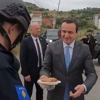 Kurti specijalce častio baklavama na sjeveru Kosova, Srpska lista smatra da je riječ o provokaciji