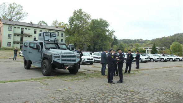 Prezentacija novonabavljenih specijalizovanih transportera Uprave policije MUP-a TK - Avaz