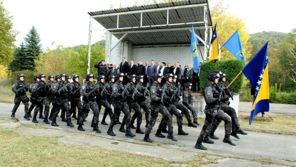 Prezentacija novonabavljenih specijalizovanih transportera Uprave policije MUP-a TK - Avaz