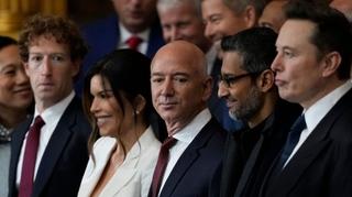 Fotografija teška stotine milijardi dolara: Zakerberg, Bezos, Pičai i Mask na inauguraciji