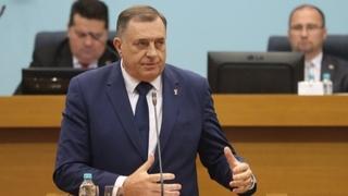 Dodik tvrdi da su iz OHR-a preko patrijarha Porfirija pokušali ugovoriti sastanak Šmita s njim, pa ponovo negirao genocid u Srebrenici