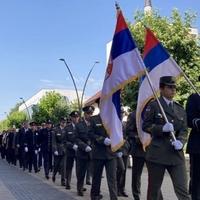 Pripadnici Vojske Srbije prodefilirali kroz Prijedor