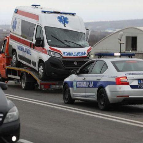 Strašan sudar hitne i putničkog vozila: Automobil smrskan, ima povrijeđenih