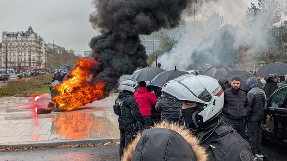 Protesti u Parizu - Avaz