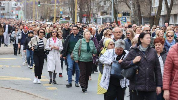 Sa lica mjesta - Avaz