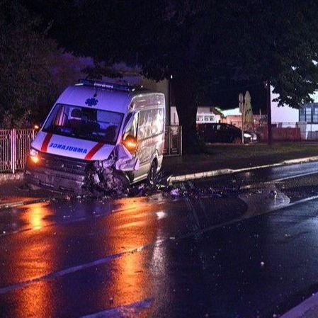 Teška nesreća na bh. cesti: Učestvovalo i vozilo Hitne pomoći, ima povrijeđenih