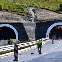 Nesreća na ulazu u tunel Ivan: Učestvovalo jedno vozilo, saobraća se usporeno