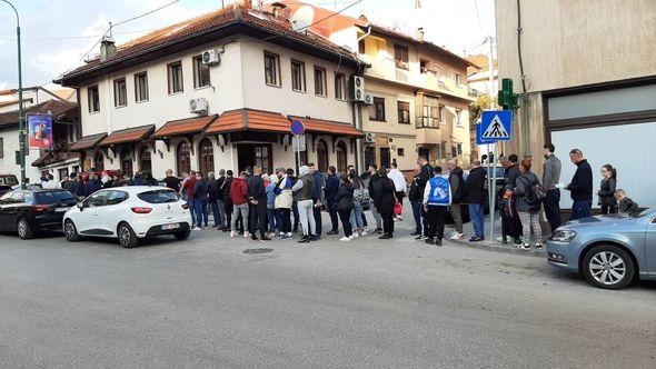 Redovi ispred sarajevskih pekara - Avaz