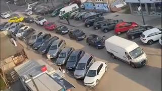 "Parking papak" blokirao cijelu ulicu i stvorio ogromnu gužvu