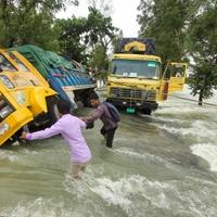 Monsunske oluje pogodile Indiju poplavama i udarima groma