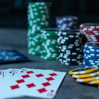 Kriminalci igrali poker u hotelu u Budvi: Policija zatekla 300.000 eura na stolu