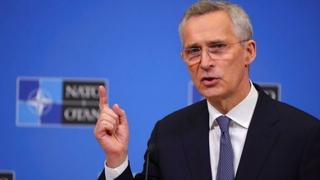 Stoltenberg u posjeti Kijevu, odao počast poginulim ukrajinskim vojnicima