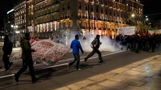 Građani izašli na proteste nakon željezničke nesreće: Policija upotrebljavala suzavac