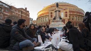 Ramazan u Londonu: Oko 450 ljudi prisustvovalo iftaru ispred čuvene dvorane Royal Albert Hall