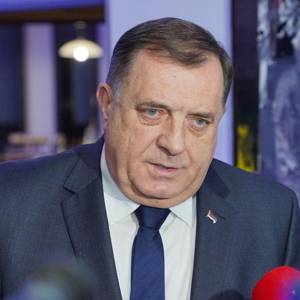 Dodik o zabrani dizanja tri prsta u KS: Poništavaju sve srpsko