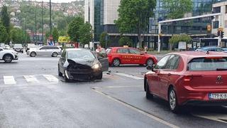 Haos u Sarajevu: Sudar 4 automobila, ima povrijeđenih