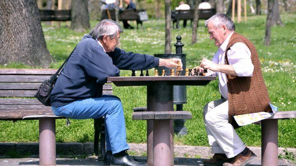 Penzioneri: Težak položaj - Avaz