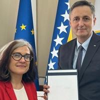 Bećirović primio u oproštajnu posjetu ambasadoricu Kraljevine Španije u BiH Mariju Terezu Lizarancu Perinat