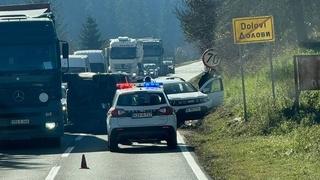 Saobraćajna nesreća kod Olova: Učestvovala tri vozila, jedno se prevrnulo