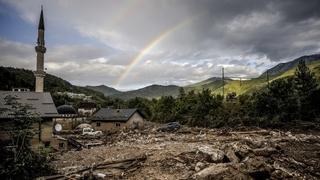 Tračak nade s prizorom duge iznad minareta potopljene džamije u Donjoj Jablanici