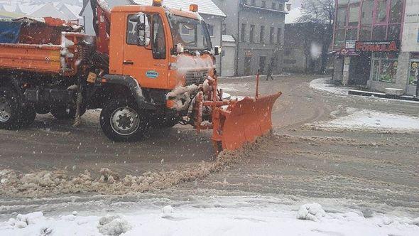 Grtalice čiste puteve u Gračanici - Avaz