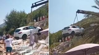 Automobil se survao na plažu punu kupača u Crnoj Gori: Pukom srećom niko nije povrijeđen